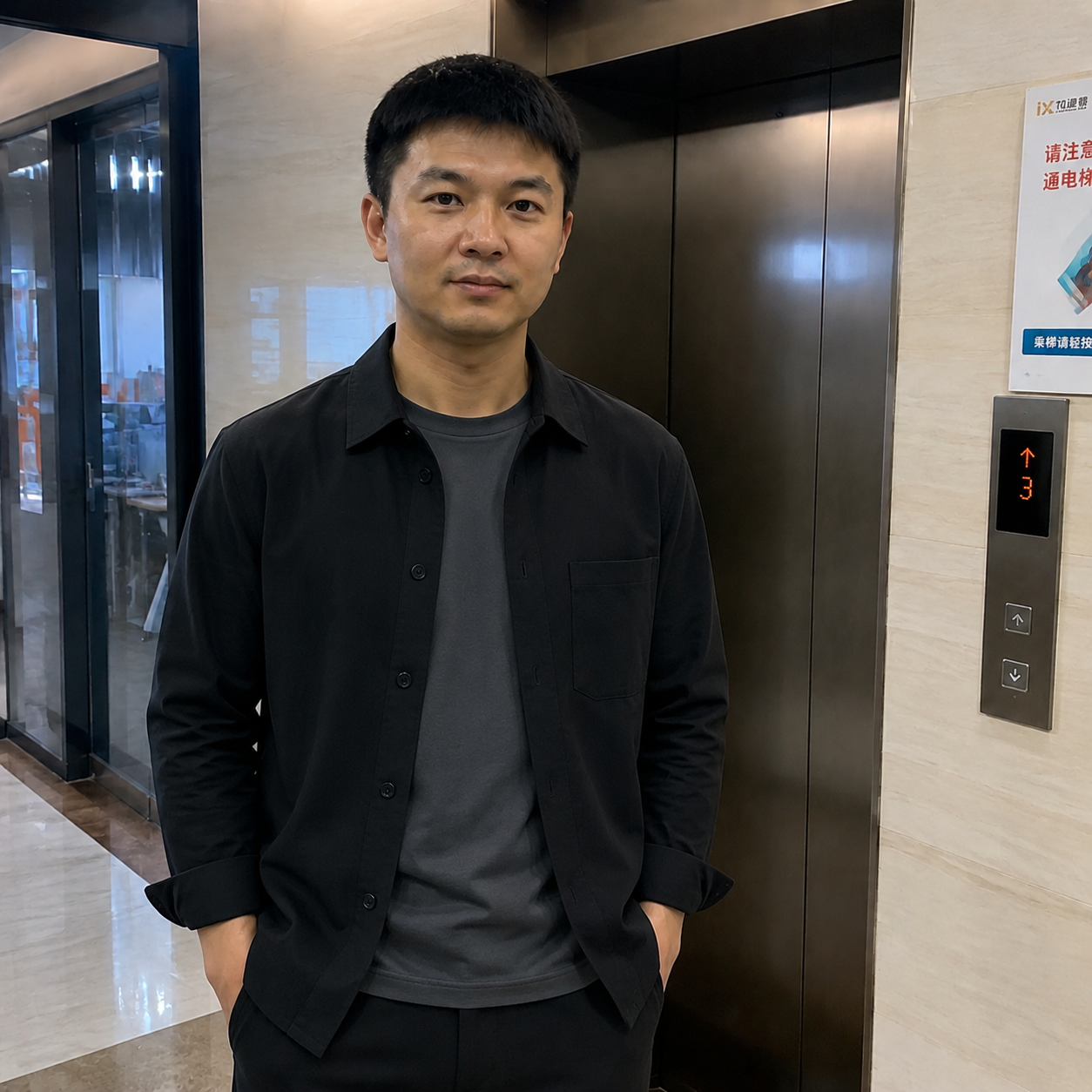 AI换装后示意图，男士城市极简风格
