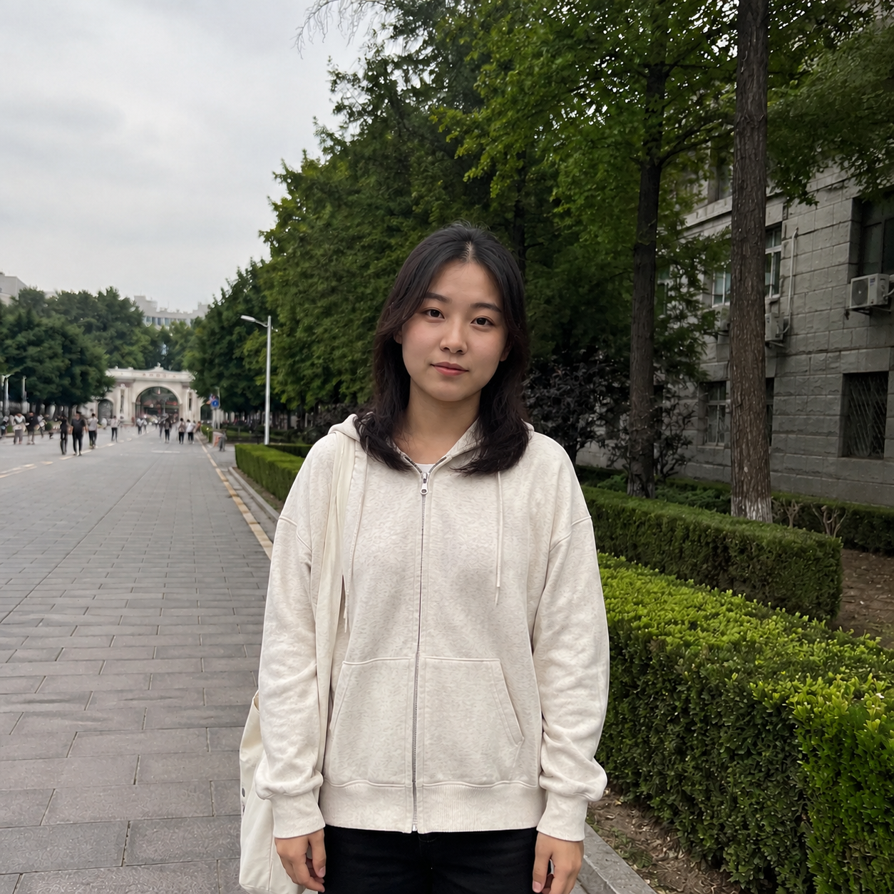 AI发型焕新后示意图，仅调整发型且保留原穿搭
